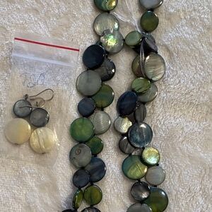 Elegant Green and Silver mother of pearl single strand Shell Necklace Set